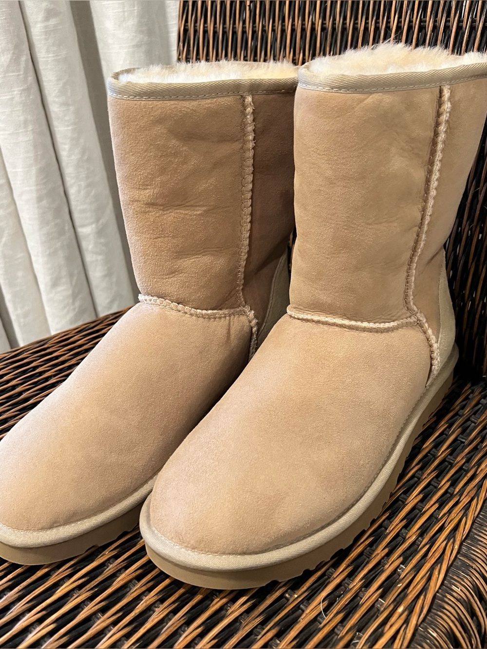 🤎 UGG Women's Classic Short Boot -SIZE 9 -New, no box-
🛑 PRICE IS FIRM-